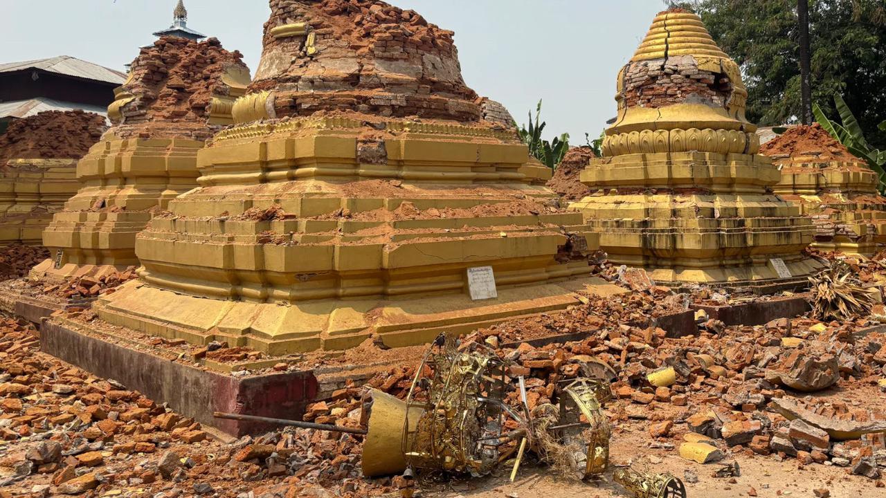 Pagoda yang rusak terlihat setelah gempa bumi pada 28 Maret 2025 di Naypyidaw, Myanmar. (Dok: AP/Aung Shine Oo)