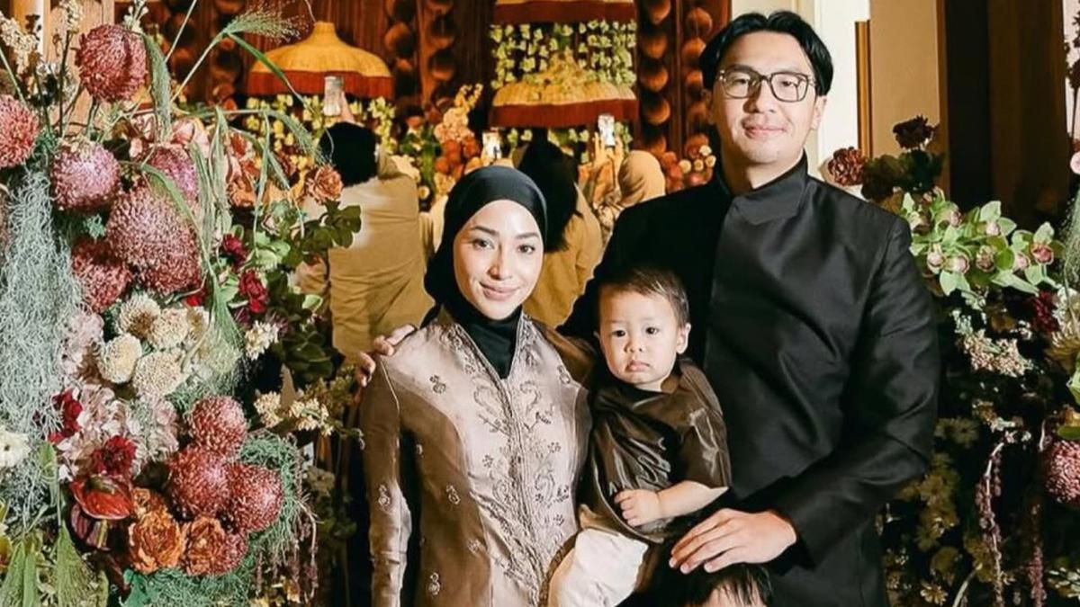 Gelar Open House Lebaran, Nikita Willy Tampil Mewah Dibalut Kebaya Coklat Modern Dipadukan Kerudung Hitam