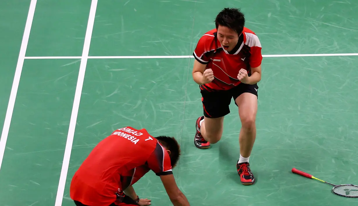Indonesia menjaga peluang meraih medali emas Olimpiade 2016 setelah Tontowi Ahmad/Lilyana Natsir melaju ke final. Dalam pertandingan di Riocentro, Senin (15/8) Mereka menaklukkan Zhang Nan/Zhao Yunlei, 21-16 dan 21-15. (REUTERS)