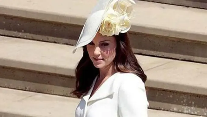 Kate Middleton saat menghadiri royal wedding/copyright instagram/lizi_delli