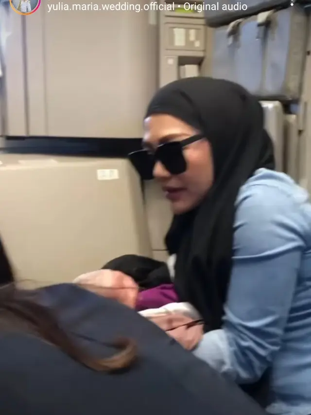 MUA Bantu Wanita Lahiran di Pesawat