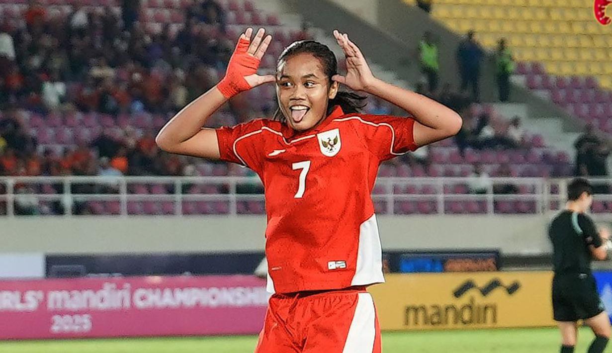 Sementara satu gol tambahan dicetak oleh Syafia Tristalia Corlienka yang membuat skor akhir menjadi 6-0. Hasil ini membawa Skuad Garuda Pertiwi memimpin klasemen Grup A dengan raihan tiga poin. (@TimnasIndonesia)