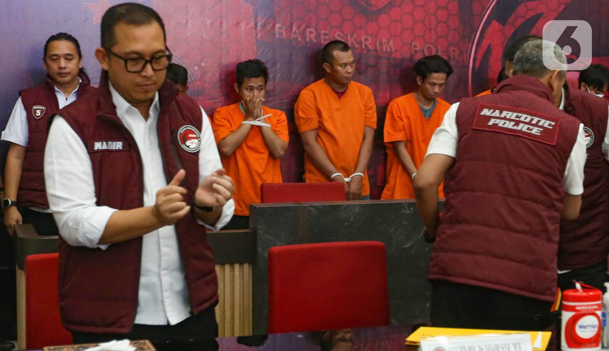 Pengungkapan kasus ini atas kerja sama antara Polri dengan beberapa stakeholder terkait, antara lain Dirjen Bea Cukai Pusat, BPOM, PPATK, Direktur Narkoba Polda Aceh, Direktur Narkoba Polda Kalbar, Kanwil Bea Cukai Polda Aceh, dan Polres Aceh Utara. (merdeka.com/Arie Basuki)