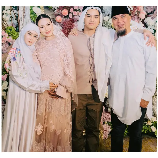 5 Potret Beda Gaya Gamis Maia Estianty & Mulan Jameela di 4 Bulanan Alyssa Daguise