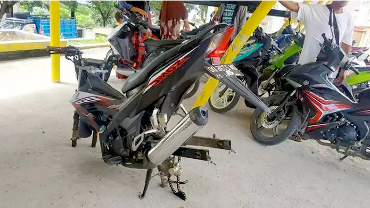 Kondisi sepeda motor milik Ahmad usai digasak maling Fto:gopos.id (Arfandi Ibrahim/Liputan6.com)