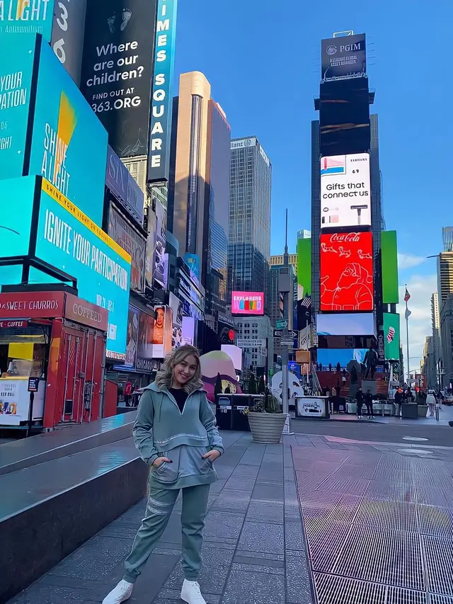 Ayu Ting Ting liburan di New York City (Foto: Instagram/@ayutingting92)