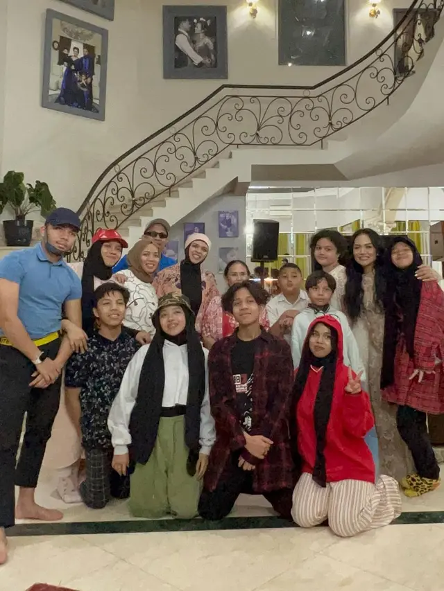 Krisdayanti bersama keluarga Gen Halilintar (Instagram/krisdayantilemos)