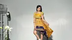 Inilah potret menawan Beby Tsabina saat mengenakan pakaian adat Kain Tenun Bali. Konsep tradisional-modern sukses dibawakan pemain film Rentang Kisah di depan kamera. (Liputan6.com/IG/@bebytsabina).