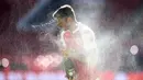 Striker Arsenal, Olivier Giroud, merayakan gelar juara Community Shield 2015 setelah mengalahkan Chelsea di Stadion Wembley, Inggris. Minggu (2/8/2015) malam WIB. (Reuters/ Dylan Martinez)