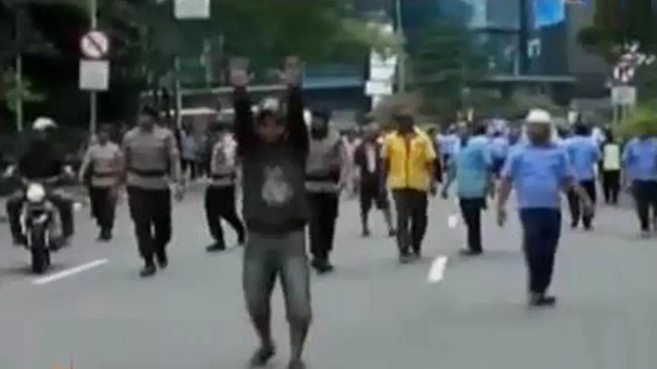 Segmen 1: Demo Taksi Ricuh hingga Blue Bird Angkat Bicara