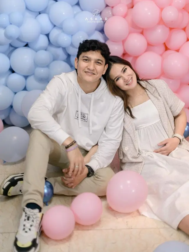 6 Potret Aktris FTV Masayu Clara Gelar Gender Reveal Party, Hamil Anak Kembar