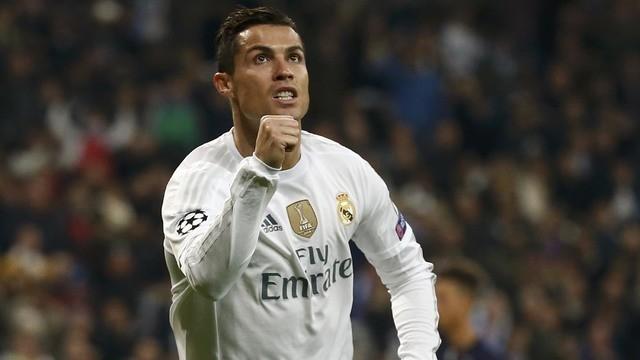 Cristiano Ronaldo menjadi bintang kemenangan Real Madrid dengan 4 golnya ke gawang Malmo pada Matchday 6 Grup A Liga Champions, Rabu (9/12/2015) dini hari WIB. Gol lainnya dicetak melalui aksi Karim Benzema (3 gol) dan satu gol dari Mateo Kovacic.