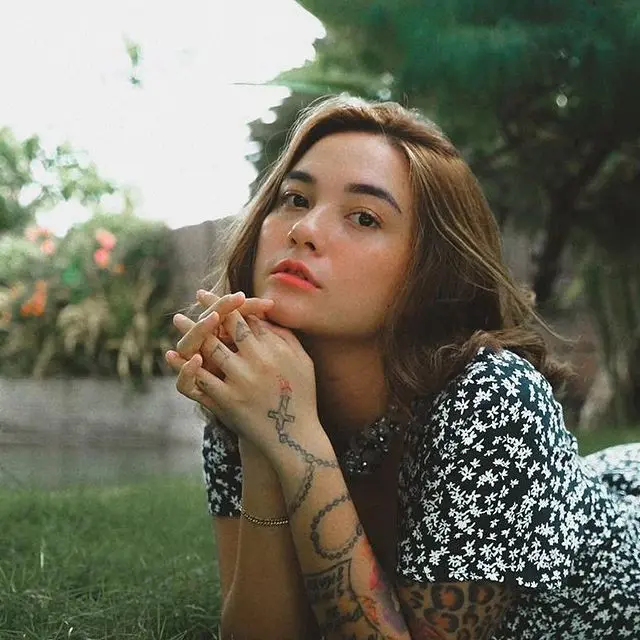 7 Potret Demi Langston, Pemeran Demila dalam Film Yowis Ben 3
