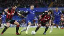 Gelandang Chelsea, Eden Hazard, berusaha melewati pemain Bournemouth pada laga Piala Liga Inggris di Stadion Stamford Bridge, Kamis (20/12). Chelsea menang 1-0 atas Bournemouth. (AP/Alastair Grant)