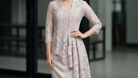 9 Model Kebaya Brokat Kombinasi Satin Modern, Tampil Elegan Setiap Acara