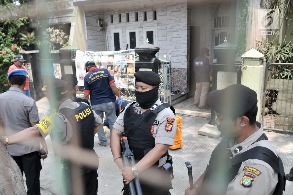 Polisi Amankan Barang Bukti Terduga Teroris di Cilincing