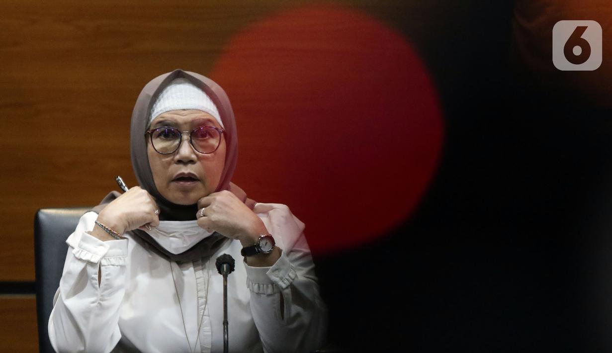 Wakil Ketua KPK, Lili Pintauli Siregar menyampaikan rilis penahanan mantan Bupati Buru Selatan, Tagop Sudarsono sebagai tersangka suap, gratifikasi, dan TPPU terkait pengadaan barang jasa di Kab Buru Selatan tahun 2011-2016 di Gedung KPK, Jakarta, Rabu (26/1/2022). (Liputan6.com/Helmi Fithriansyah)