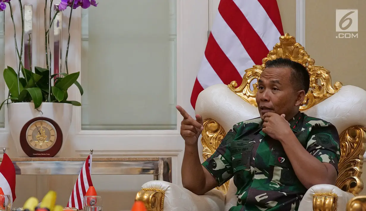 Mayor Jenderal TNI (Mar) Suhartono, saat menerima kunjungan silaturahmi SCM/Emtek Group Audiensi di Markas Komando Korps Marinir, Jakarta, Kamis (26/9/2019). Silaturahmi ini untuk memelihara dan kembali membangun kerjasama antara Emtek dan Korps Marinir. (Liputan6.com/Herman Zakharia)