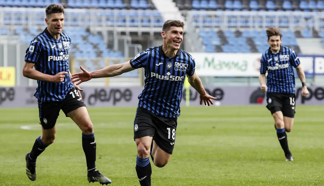 Gelandang Atalanta, Ruslan Malinovskyi, melakukan selebrasi usai mencetak gol ke gawang Juventus pada laga Liga Italia di Stadion Atleti Azzurri d'Italia, Minggu (18/4/2021). Atalanta menang dengan skor 1-0. (Stefano Nicoli/LaPresse via AP)