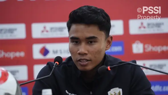 Bek Timnas Indonesia, Muhammad Ferarri mengikuti sesi konferensi pers jelang laga melawan Myanmar di fase grup Piala AFF 2024. Konferensi pers digelar di Yangon, Minggu (8/12/2024). (Dok. PSSI)