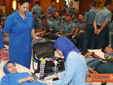 Citizen6, Surabaya: Selain donor darah yang bekerjasama dengan empat PMI Kota juga akan digelar bakti sosial kesehatan berupa pengobatan gratis bagi masyarakat yang membutuhkan. (Pengirim: Penkobangdikal)