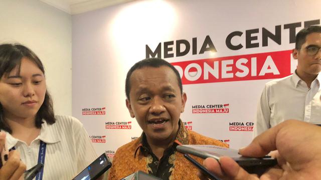 Menteri Investasi/Kepala BKPM Bahlil Lahadalia di Media Center Pro Pemerintah di Jalan Diponegoro No 15A, Menteng, Jakarta Pusat, Senin (4/12/2023). Bahlil mengungkapkan mengenai rencana pembukaan kembali TikTok Shop. (Tira/Liputan6.com)