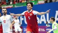 Pemain Timnas Futsal Indonesia, Israr Megantara, merayakan gol yang dicetaknya ke gawang Iran dalam pertandingan final Piala Asia Futsal 2026 di Indonesia Arena, Jakarta, Sabtu (7/2/2026). (Bola.com/Abdul Aziz)