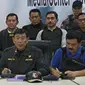 Menko Polhukam Wiranto (tengah) bersama Panglima TNI Jenderal Hadi Tjahjanto dan Kepala BIN Budi Gunawan memberikan keterangan pers pasca kerusuhan di Rutan Cabang Salemba, di Mako Brimob Kelapa Dua, Depok Kamis (10/5). (Liputan6.com/Herman Zakharia)