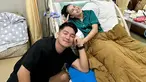 Meski sibuk dengan aktivitasnya, Boy William menyempatkan untuk menjenguk pelantun tembang Alamat Palsu itu. Tak hanya sekadar menjenguk, kehadiran Boy William tentunya menghibur Ayu Ting Ting yang sedang lemas dan tak semangat karena sakit. Makin lengket usai berbaikan, kebersamaan pedangdut dan YouTuber ternama Tanah Air ini pun curi perhatian publik. (Liputan6.com/IG/@boywilliam17)