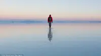 Pengalaman berjalan di atas air saat liburan ke Bolivia
