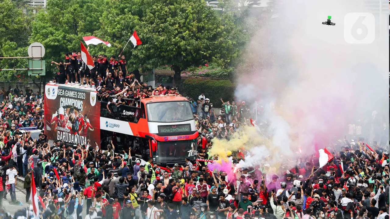 Sambut Arak-arakan Timnas Indonesia, Bundaran HI Jakarta Jadi Lautan Manusia