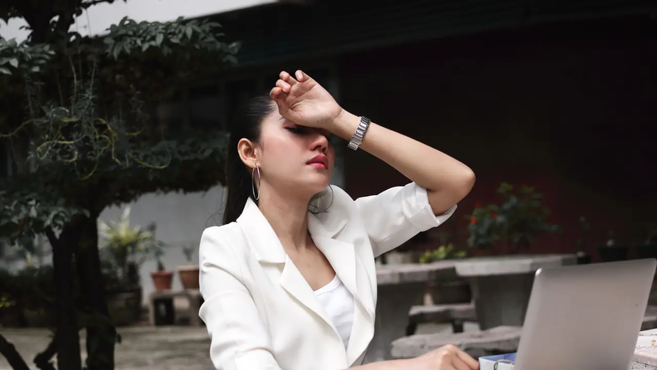 Sering Merasa Kelelahan Jelang Menstruasi? Lakukan Pencegahan dengan Kebiasaan yang Tepat!