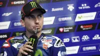 Pebalap Yamaha, Jorge Lorenzo, tak memakai sasis baru seperti yang dilakukan Valentino Rossi pada tes MotoGP Brno 2016. (GPOne)