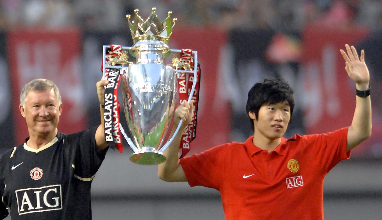 Bersama Manchester United, Park Ji-sung meraih Empat gelar Premier League, satu trofi Liga Champions, tiga gelar Piala Liga Inggris, empat gelar FA Community Shield, dan satu gelar Kejuaraan Dunia Antar klub.(AFP/Jung Yeon-Je)