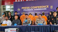 Seorang wanita berinisial M dan tiga pria komplotannya berinisial MA, AO, dan H, ditangkap Satreskrim Polres Kota Tangerang, lantaran terlibat dalam ganjal ATM.