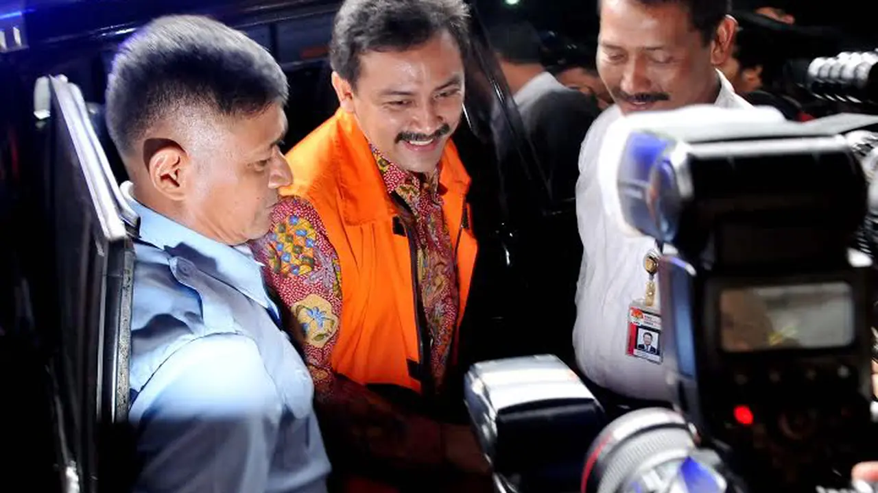[FOTO] Andi Mallarangeng Tampak Tegang di Sidang Perdana