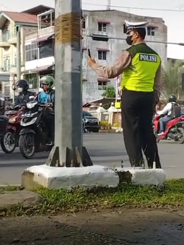 Polisi foto pelanggar (TikTok/@devi080814)