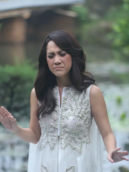 "Lagu ini bukan tentang cinta, tapi nasionalis, lagu kayak persatuan kita bisa menundukkan dunia seperti di film 3 Srikandi," kata BCL. (Andy Masela/Bintang.com)