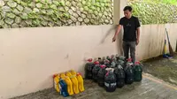 Akal Bulus Penimbun BBM di Sukabumi: Pelaku Angkut 272 Liter Pertalite Pakai Galon Air Mineral