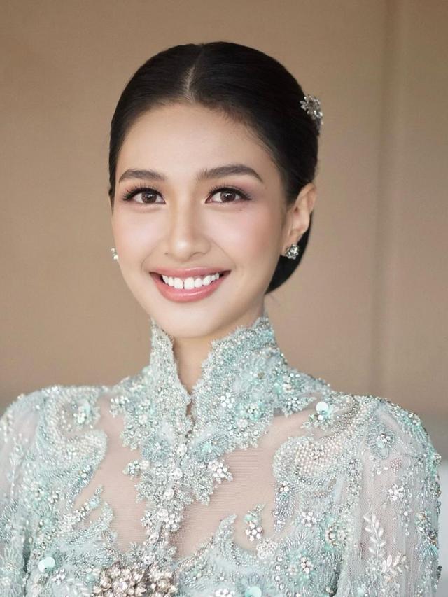 Detail makeup Mikha Tambayong di hari pernikahan (Sumber: Instagram/evalovira)