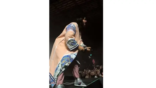 Jared Leto pakai busana rancangan desainer Indonesia
