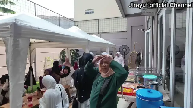 Halaman belakang rumah Jirayut (Foto: YouTube Jirayut Official Channel)