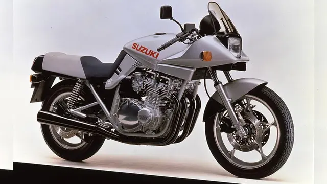 Suzuki Katana dibekali dengan desain khas motor gede Jepang