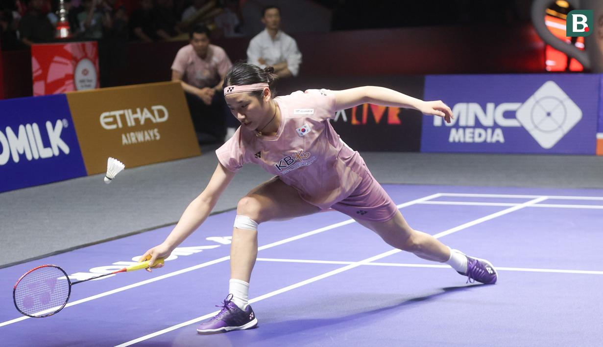 Tunggal putri, Korea Selatan, An Se Young, saat melawan wakil China, Wang Zhi Yi, pada final Indonesia Open 2025 di Istora Senayan, Jakarta, Minggu, 8 Juni 2025. (Bola.com/M Iqbal Ichsan)
