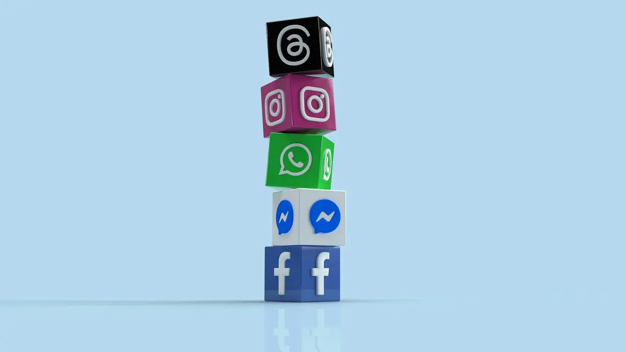 Ilustrasi Instagram, Facebook, WhatsApp. Credit: Unsplash/Shutter Speed