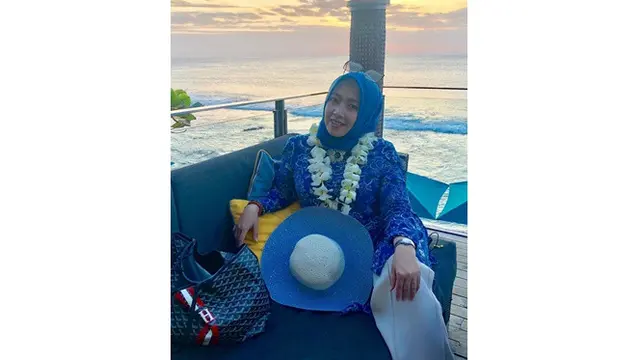 Jarang Terekspos, Ini 7 Potret Shohibah Rohmah Istri Imam Nahrawi yang Berprofesi Desainer