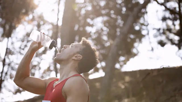 9 Aksesori Lari yang Fungsional dan Bikin Gaya Olahragamu Makin Stylish (photo by freepik.com)