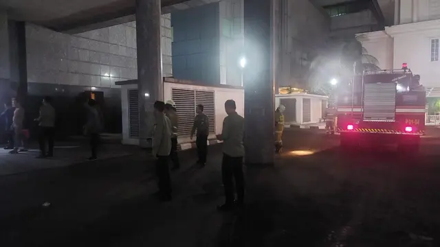 Suku Dinas Penanggulangan Kebakaran dan Penyelamatan (Gulkarmat) Jakarta Pusat menerima laporan adanya kebakaran di lantai 2 Gedung DPRD DKI Jakarta, Jakarta Pusat pada Jumat (28/4/2023) malam.