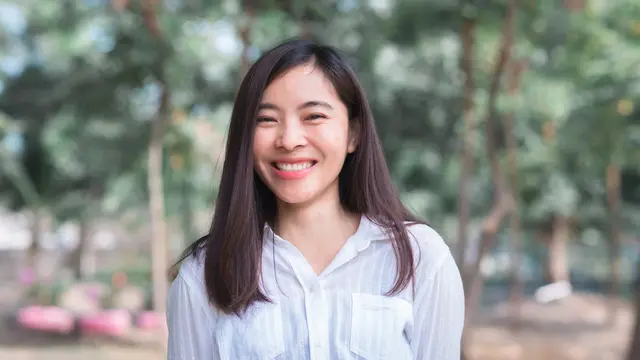 perempuan bahagia baik mandiri kalem