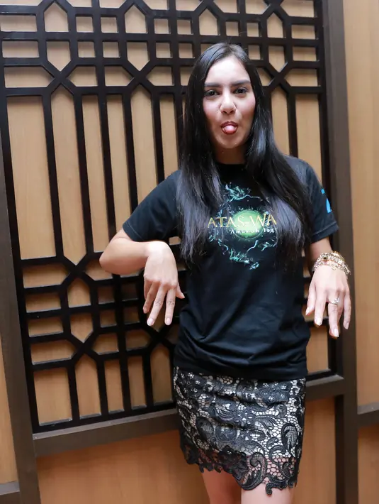 Irish Bella mengakui hubungannya dengan Rezky Aditya kandas lantaran kesibukannya masing-masing. (Adrian Putra/Bintang.com)